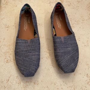 Women’s Toms size 8 classic chambray blue